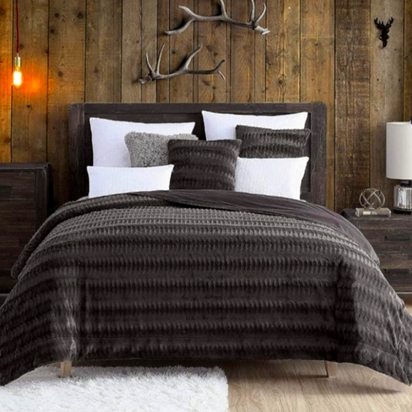 Soft Textured Chocolate Brown Queen / Full Size Bed Faux Fur Blanket Bedspread - Picture 8 of 9